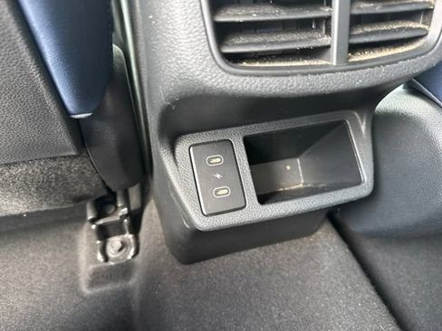 Used 2024 Kia Seltos S AWD/4WD image 19