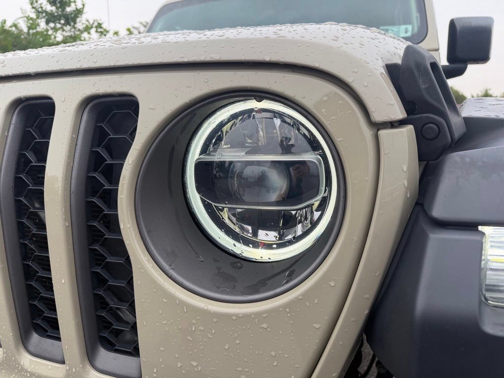 Certified 2020 Jeep Gladiator Rubicon w/ LED Lighting Group AWD/4WD image 9