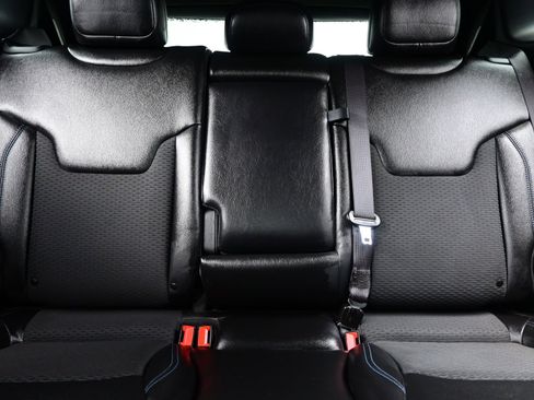 Used 2024 Jeep Compass Latitude image 16