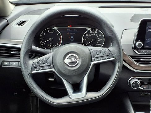 Used 2024 Nissan Altima 2.5 SV FWD image 21