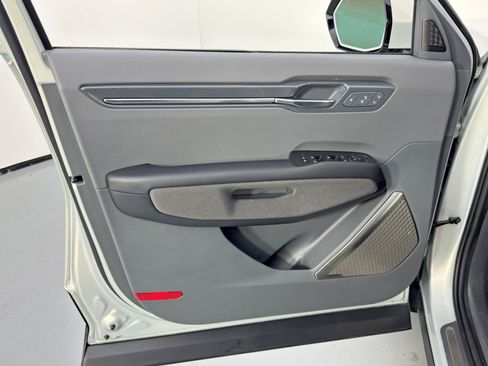 Used 2024 Kia EV9 Land image 43