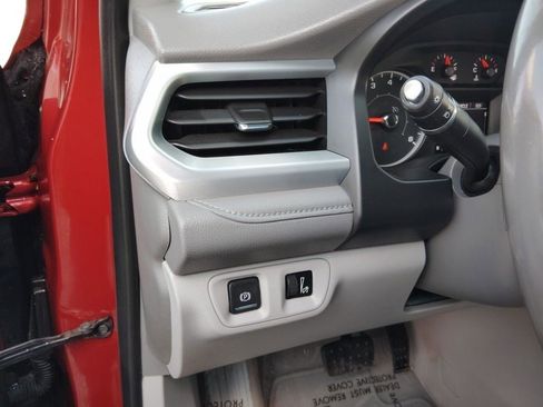 Used 2019 GMC Acadia SLE image 16