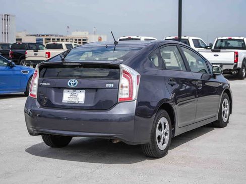 Used 2015 Toyota Prius Two w/ Preferred Accessory Package FWD image 6