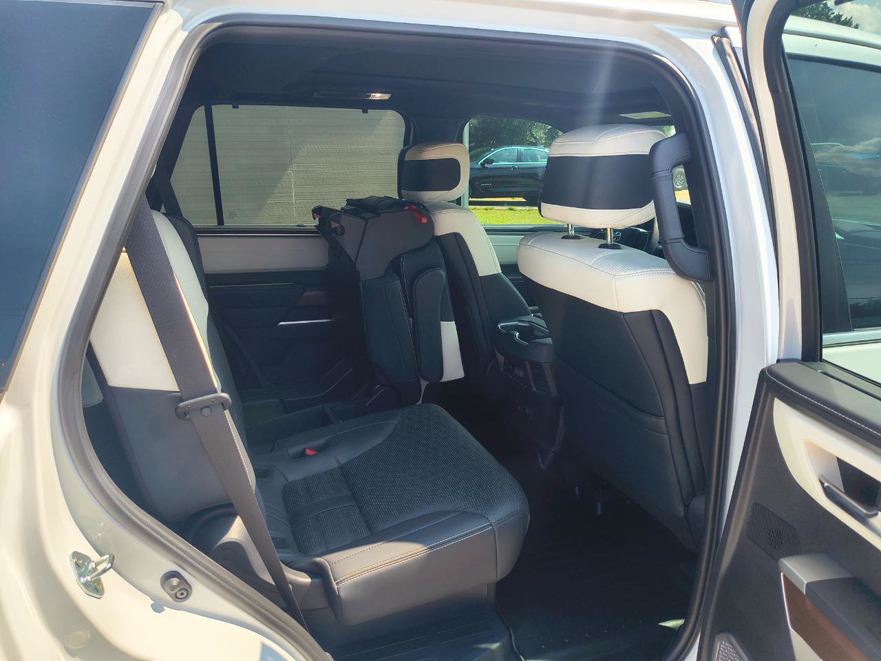 Used 2025 Toyota Sequoia Capstone AWD/4WD image 12
