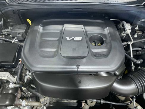 Used 2019 Jeep Grand Cherokee Limited AWD/4WD image 9