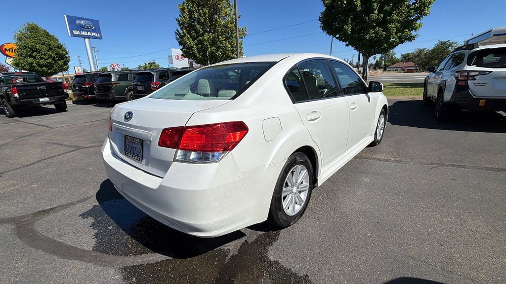 Used 2011 Subaru Legacy 2.5i Premium AWD/4WD image 4