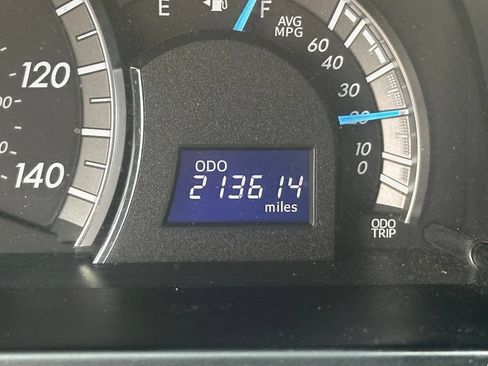 Used 2014 Toyota Camry SE FWD image 11