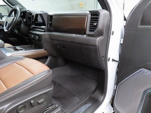 Used 2024 Chevrolet Silverado 2500 High Country image 36