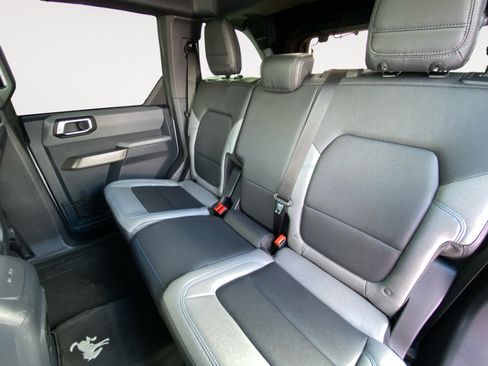 Used 2021 Ford Bronco Black Diamond image 24