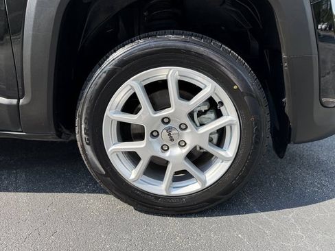 Used 2023 Jeep Renegade Latitude AWD/4WD image 41