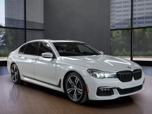 Used 2019 BMW 740i w/ M Sport Package image 6