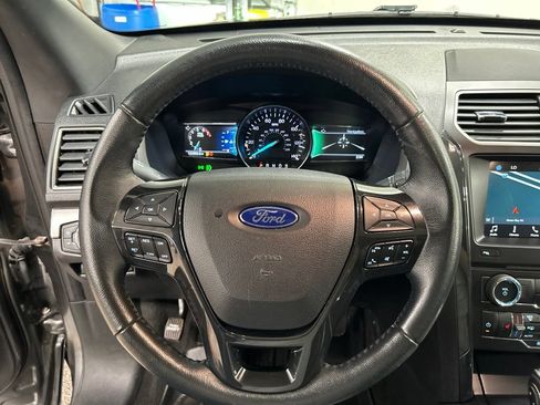 Used 2018 Ford Explorer XLT w/ Equipment Group 202A AWD/4WD image 14
