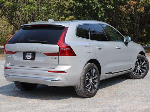 Used 2022 Volvo XC60 B5 Inscription w/ Advanced Package image 3