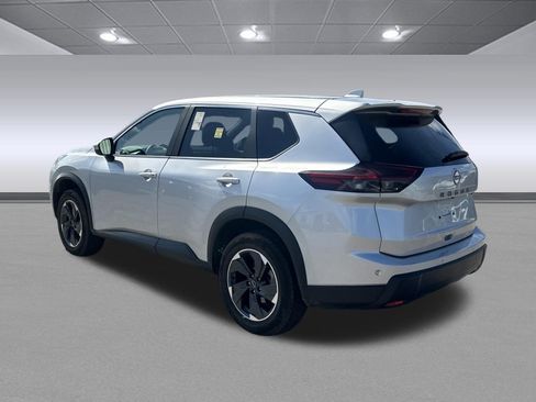 Used 2025 Nissan Rogue SV FWD image 5