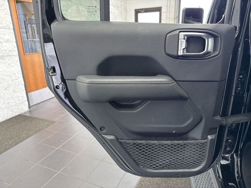 Used 2018 Jeep Wrangler Unlimited Sahara w/ Cold Weather Group image 41