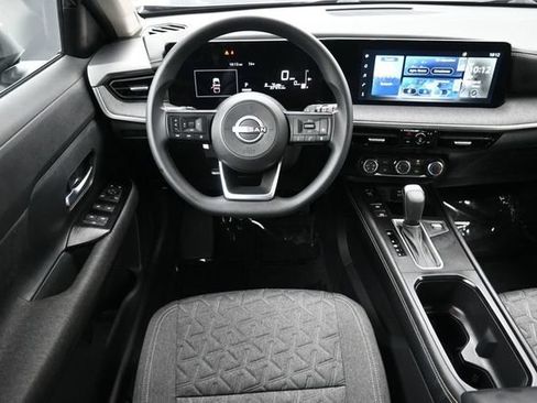 Used 2025 Nissan Kicks SV AWD/4WD image 9