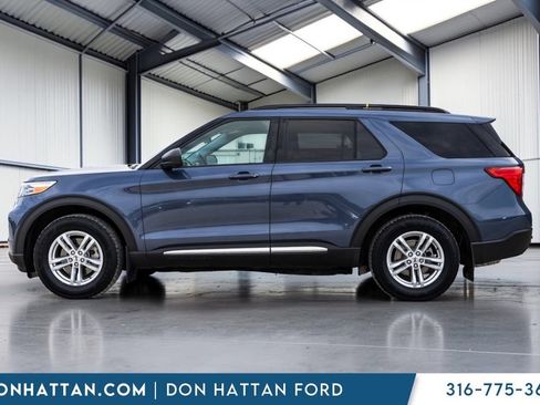 Used 2021 Ford Explorer XLT AWD/4WD image 3