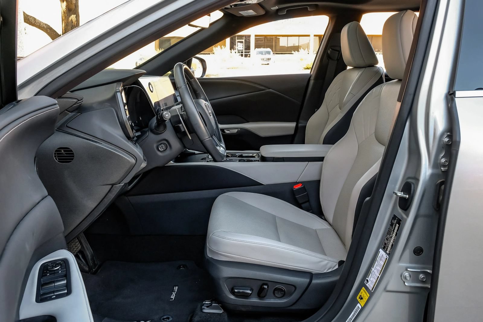 Used 2023 Lexus RX 350 Premium w/ Accessory Package (Z1) FWD image 3
