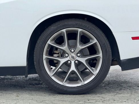 Used 2022 Dodge Challenger GT image 3