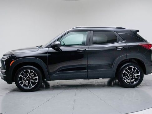 Used 2024 Chevrolet TrailBlazer LT w/ Convenience Package image 2