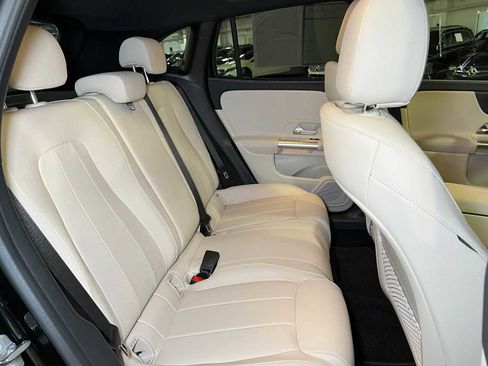 Used 2025 Mercedes-Benz GLA 250 4MATIC image 13