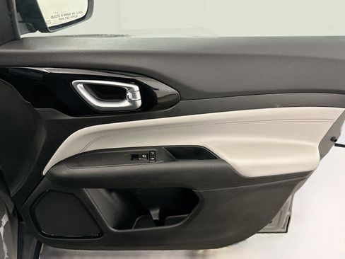 Used 2022 Jeep Compass Limited image 32