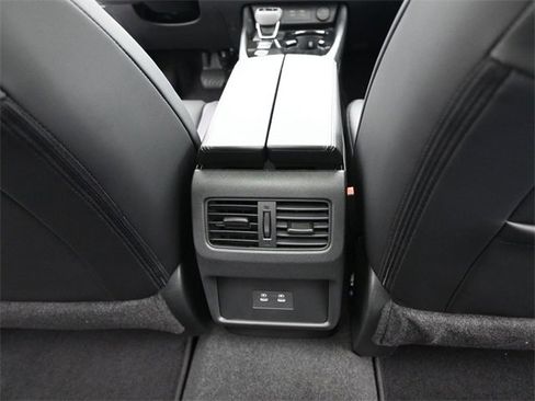 Used 2024 Nissan Rogue SV w/ SV Premium Package image 24