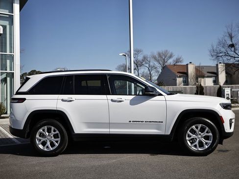 Used 2023 Jeep Grand Cherokee Limited w/ Luxury Tech Group II image 4