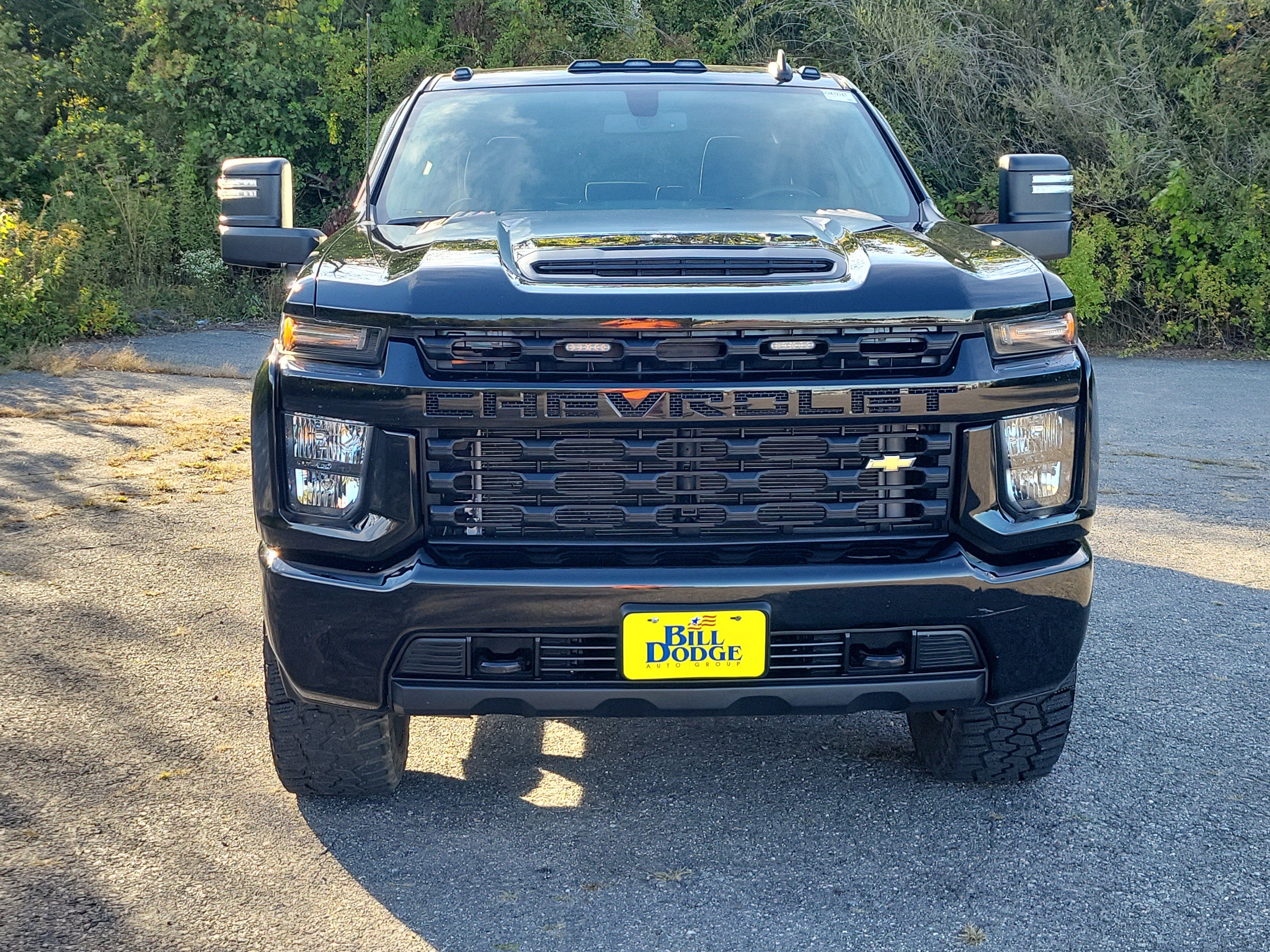 Used 2023 Chevrolet Silverado 2500 Custom w/ Custom Value Package AWD/4WD image 2