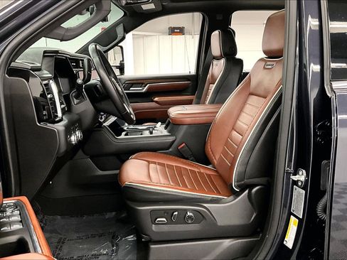 Used 2024 GMC Sierra 3500 Denali Ultimate AWD/4WD image 25