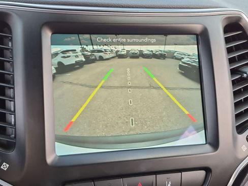 Used 2022 Jeep Cherokee Latitude Lux w/ Sun & Sound Group FWD image 30