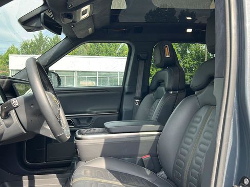 Used 2022 Rivian R1T Adventure AWD/4WD image 10