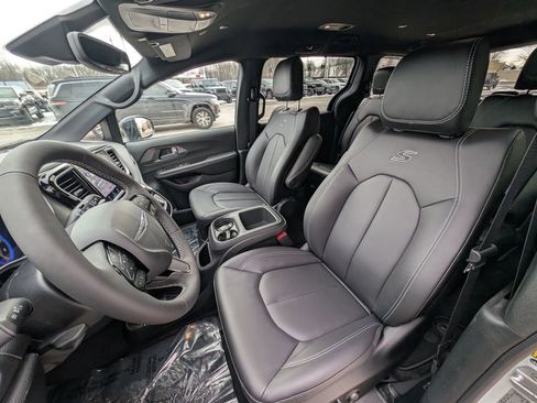 New 2026 Chrysler Pacifica Select w/ S Appearance Package image 14