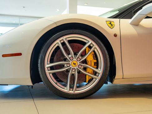 Certified 2016 Ferrari 488 GTB RWD image 3