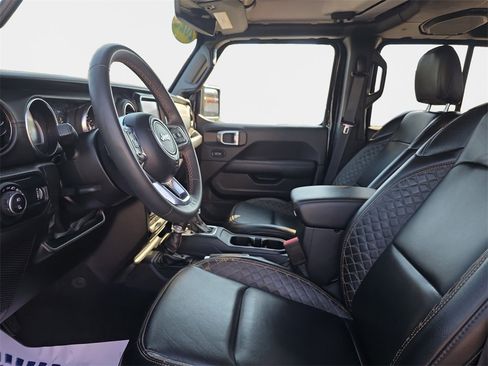 Used 2023 Jeep Gladiator Overland image 12