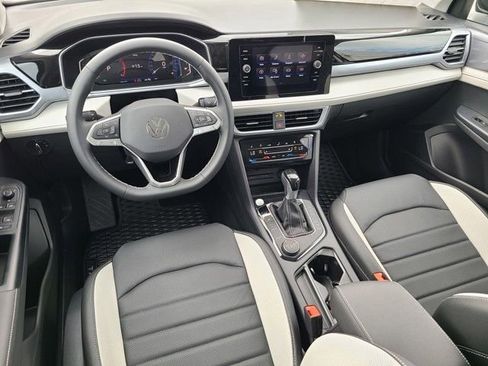 New 2025 Volkswagen Taos SEL image 31