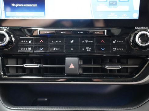 Used 2022 Toyota Highlander Limited AWD/4WD image 29