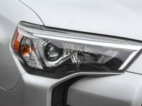 Used 2021 Toyota 4Runner SR5 Premium image 8