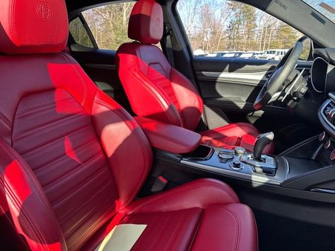 Used 2024 Alfa Romeo Stelvio Veloce image 19