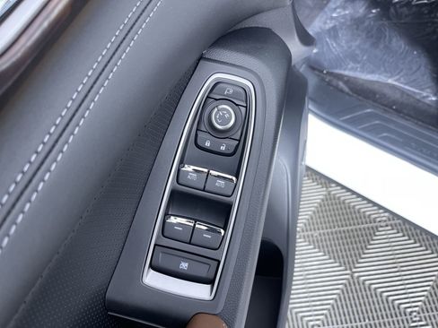 Used 2023 Subaru Ascent Touring AWD/4WD image 14