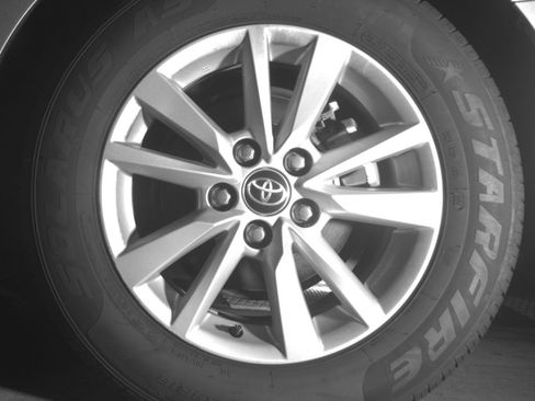 Used 2025 Toyota Camry LE FWD image 17