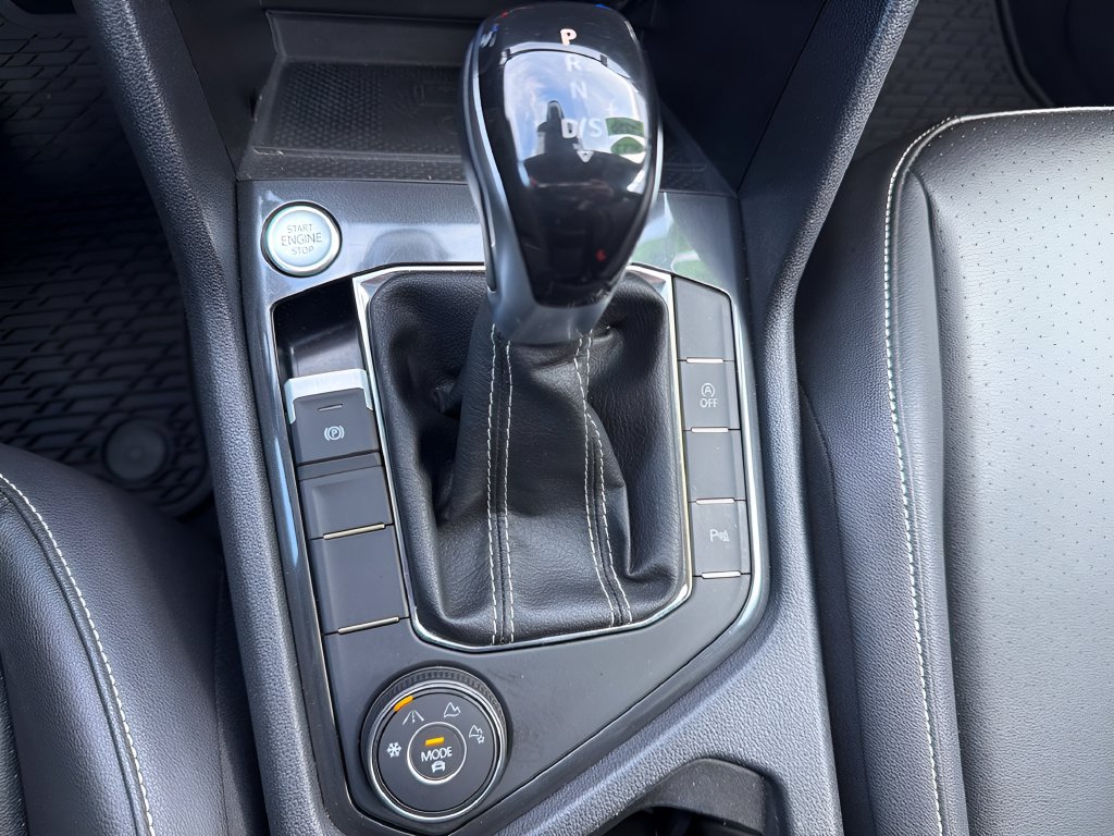 Used 2023 Volkswagen Tiguan SE R-Line AWD/4WD image 17