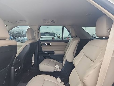 Used 2020 Ford Explorer XLT w/ Equipment Group 202A image 10