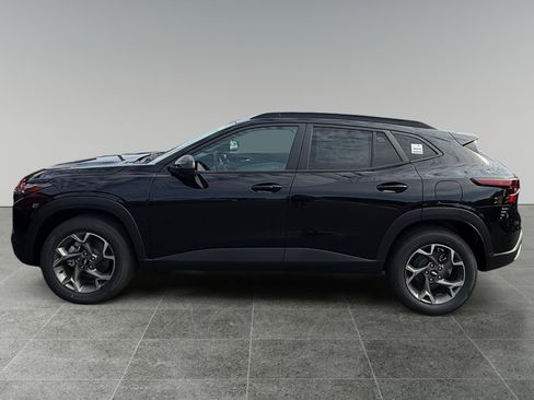New 2026 Chevrolet Trax LT w/ Driver Confidence Package FWD image 2