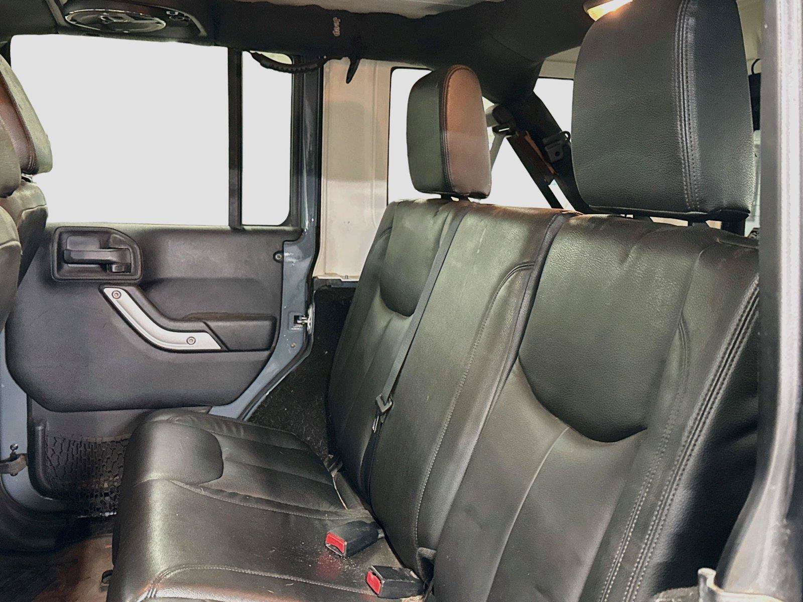 Used 2015 Jeep Wrangler Unlimited Rubicon w/ Max Tow Package AWD/4WD image 5