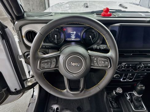 Used 2024 Jeep Wrangler Unlimited w/ Convenience Group AWD/4WD image 14