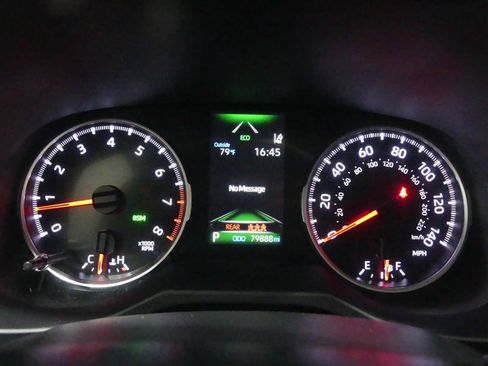 Used 2021 Toyota RAV4 XLE AWD/4WD image 32