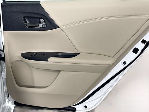 Certified 2017 Honda Accord Touring image 31