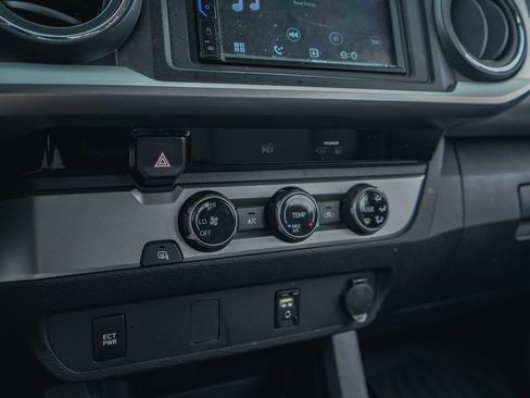 Used 2016 Toyota Tacoma SR5 image 9