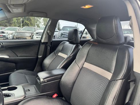 Used 2014 Toyota Camry SE FWD image 18
